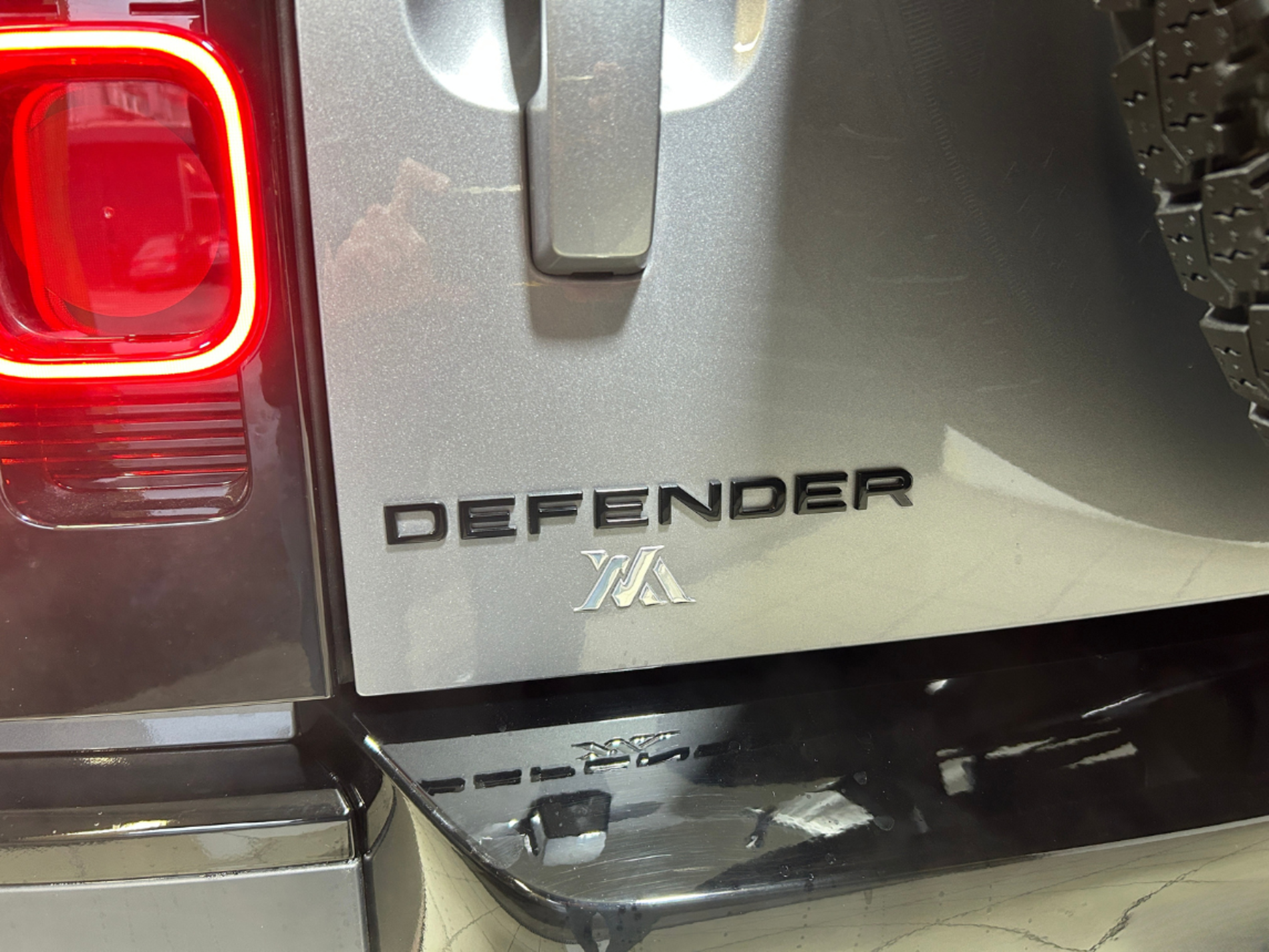 Defender 110 3.0d i6 mhev SE awd 200cv auto - Autoviemme